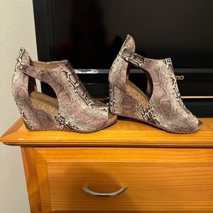 Corky snakes one Wedge, size 10, brand new